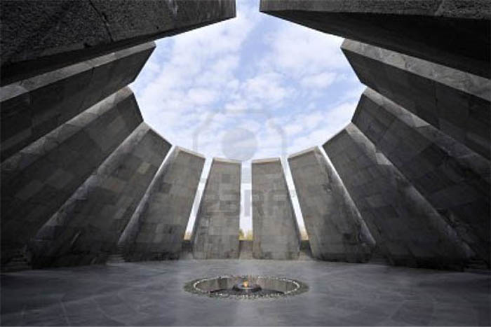 Eternal flame in Tsitsernakaberd